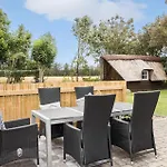 4 Bedroom Cozy In Σπίτι διακοπών *