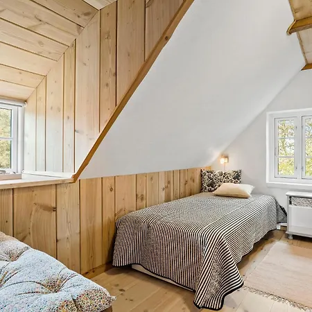 Hébergement de vacances 4 Bedroom Cozy In *