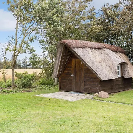 4 Bedroom Cozy In Vestervig