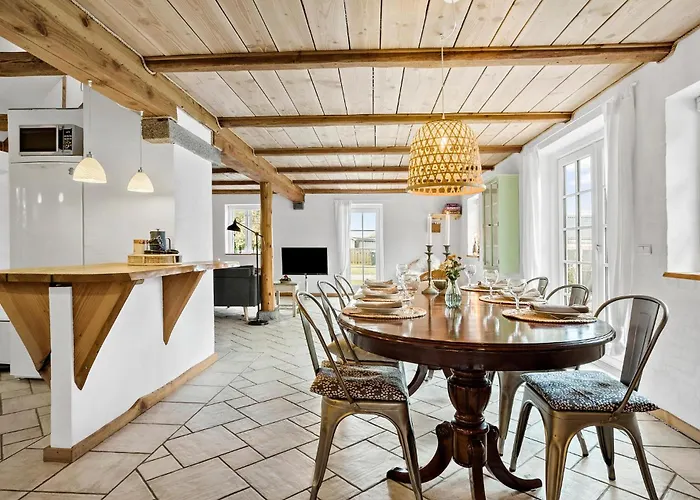 4 Bedroom Cozy In 別荘