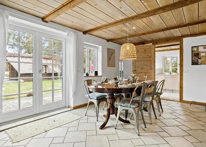 Σπίτι διακοπών 4 Bedroom Cozy In *