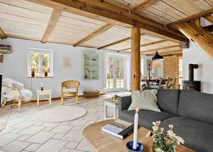 4 Bedroom Cozy In 別荘