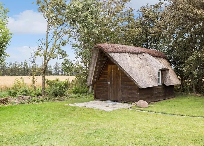 4 Bedroom Cozy In Vestervig