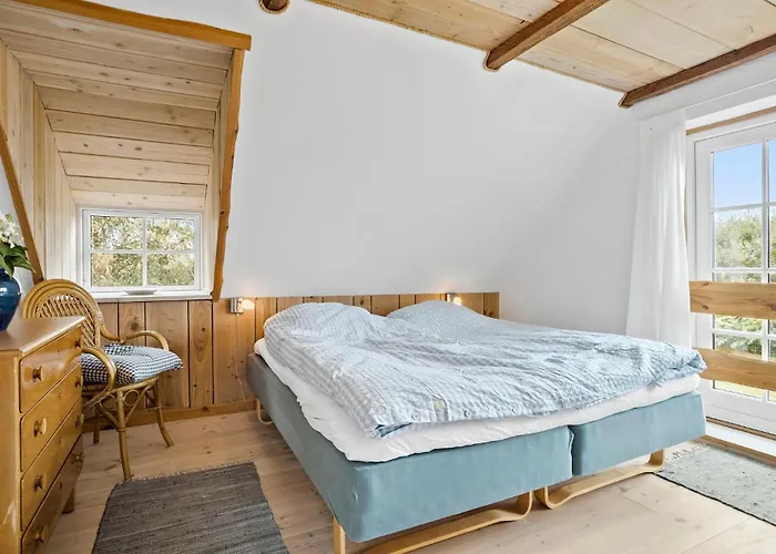 4 Bedroom Cozy In 別荘 *