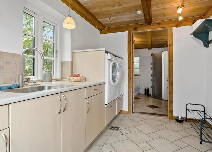4 Bedroom Cozy In 別荘