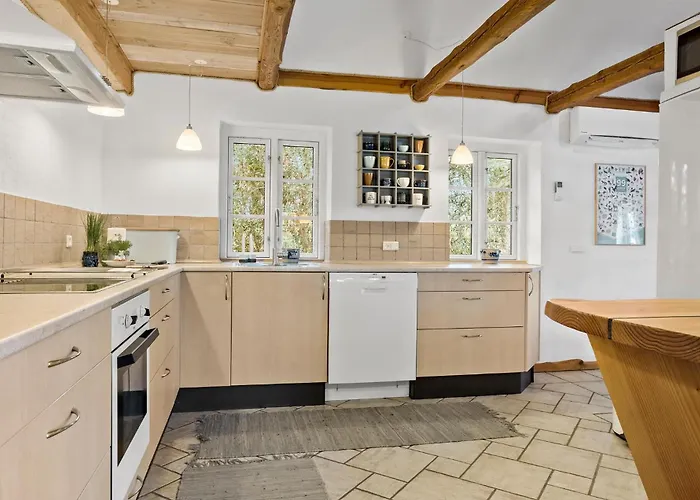 4 Bedroom Cozy In 別荘