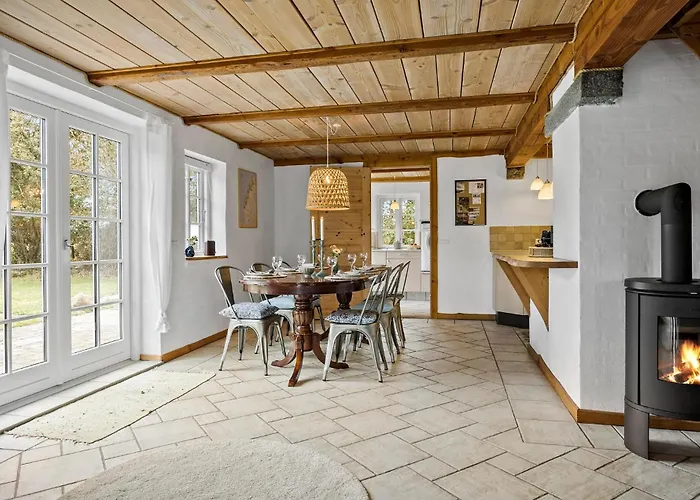 Σπίτι διακοπών 4 Bedroom Cozy In