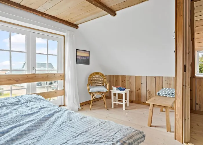 4 Bedroom Cozy In Vestervig